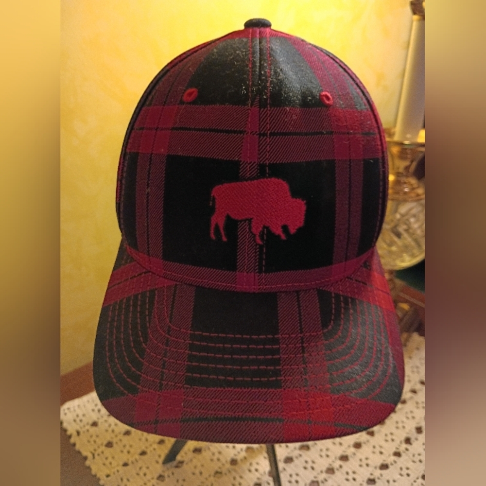 YUPOONG, Buffalo Plaid Baseball Cap W Buffalo Embroidery Patch, L/XL, Flexfit